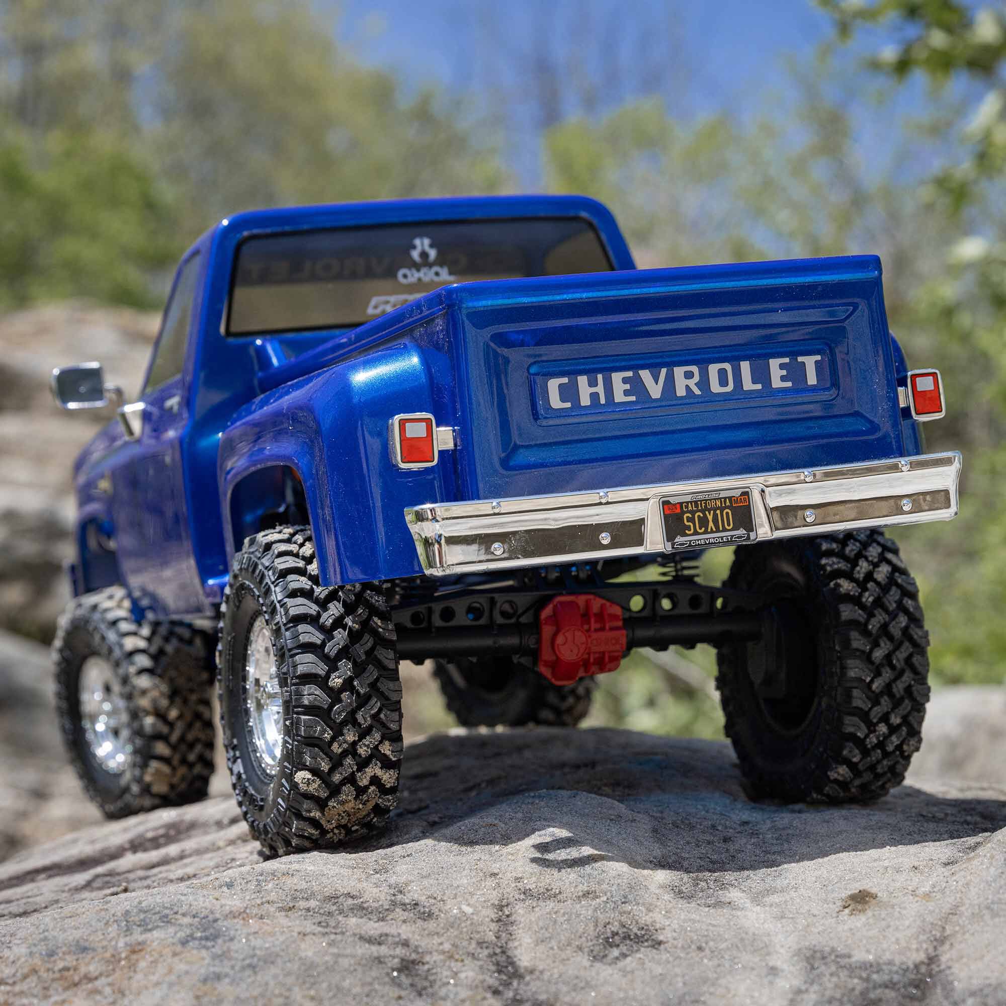 Axial 1/10 SCX10 III Base Camp 1982 Chevrolet K10 4X4 RTR Brushed Rock Crawler, Blue