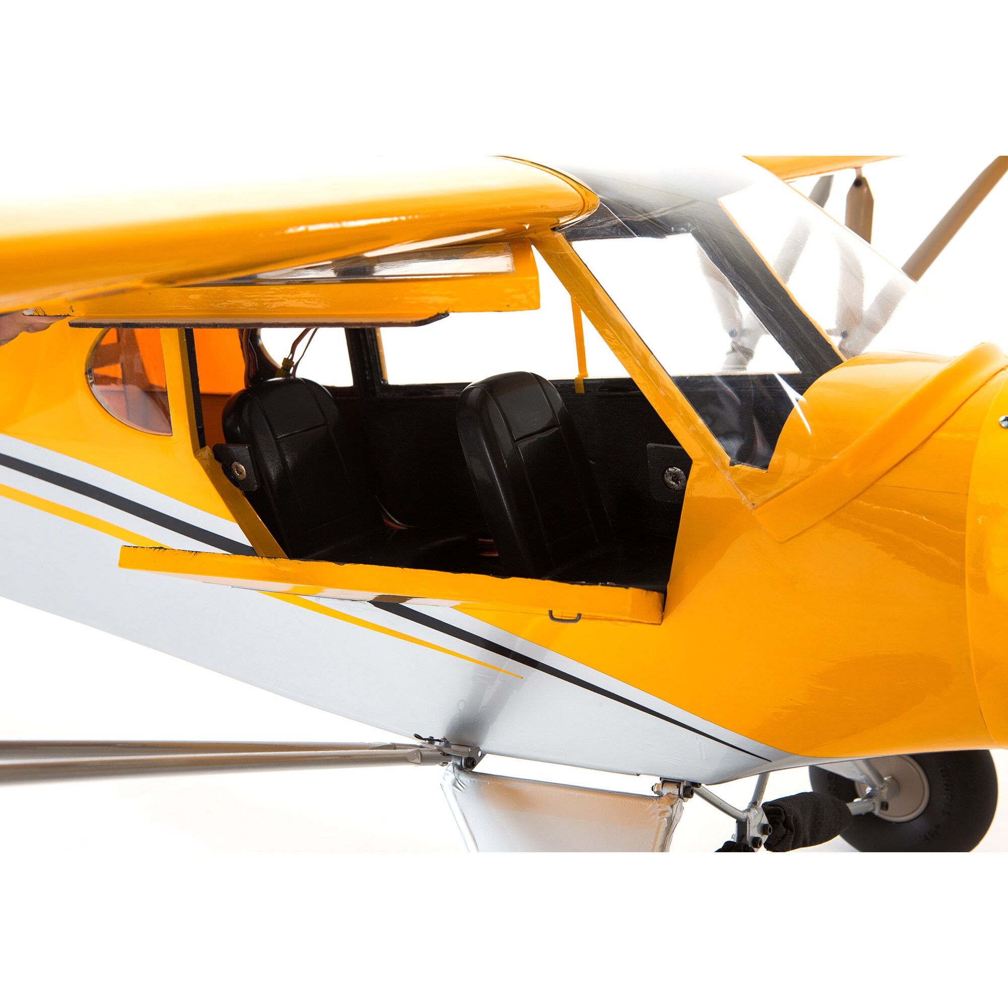 Hangar 9 Carbon Cub 15cc ARF, 90"