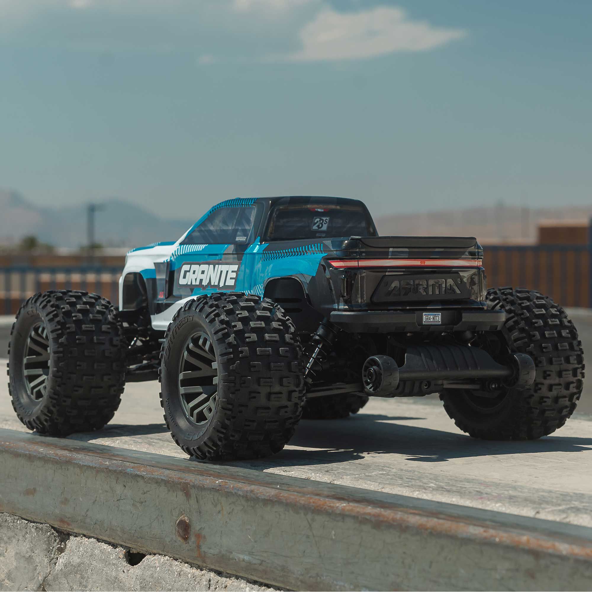 ARRMA 1/10 GRANITE 223S DSC 4X4 RTR Brushless Monster Truck, Blue