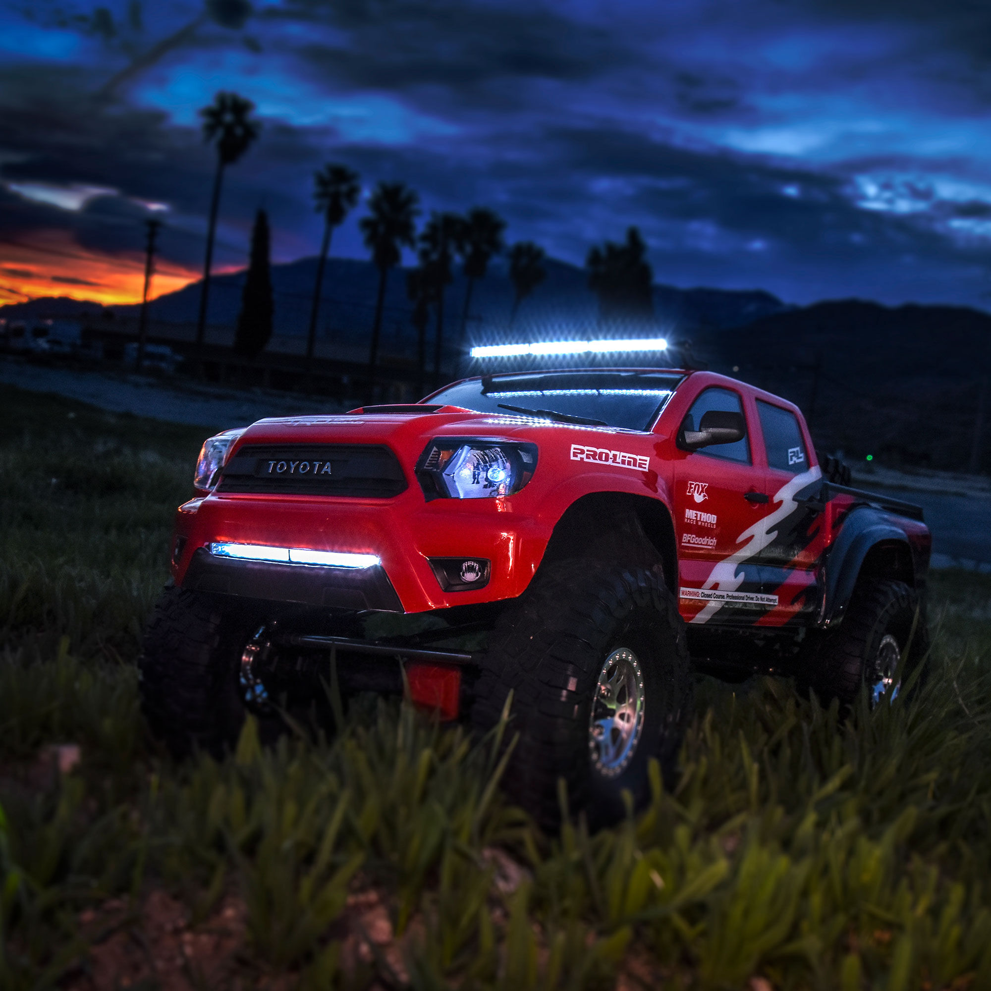 Pro-Line Racing 1/10 2015 Toyota Tacoma TRD Pro Clear Body 12.3" (313mm) Wheelbase: Crawlers