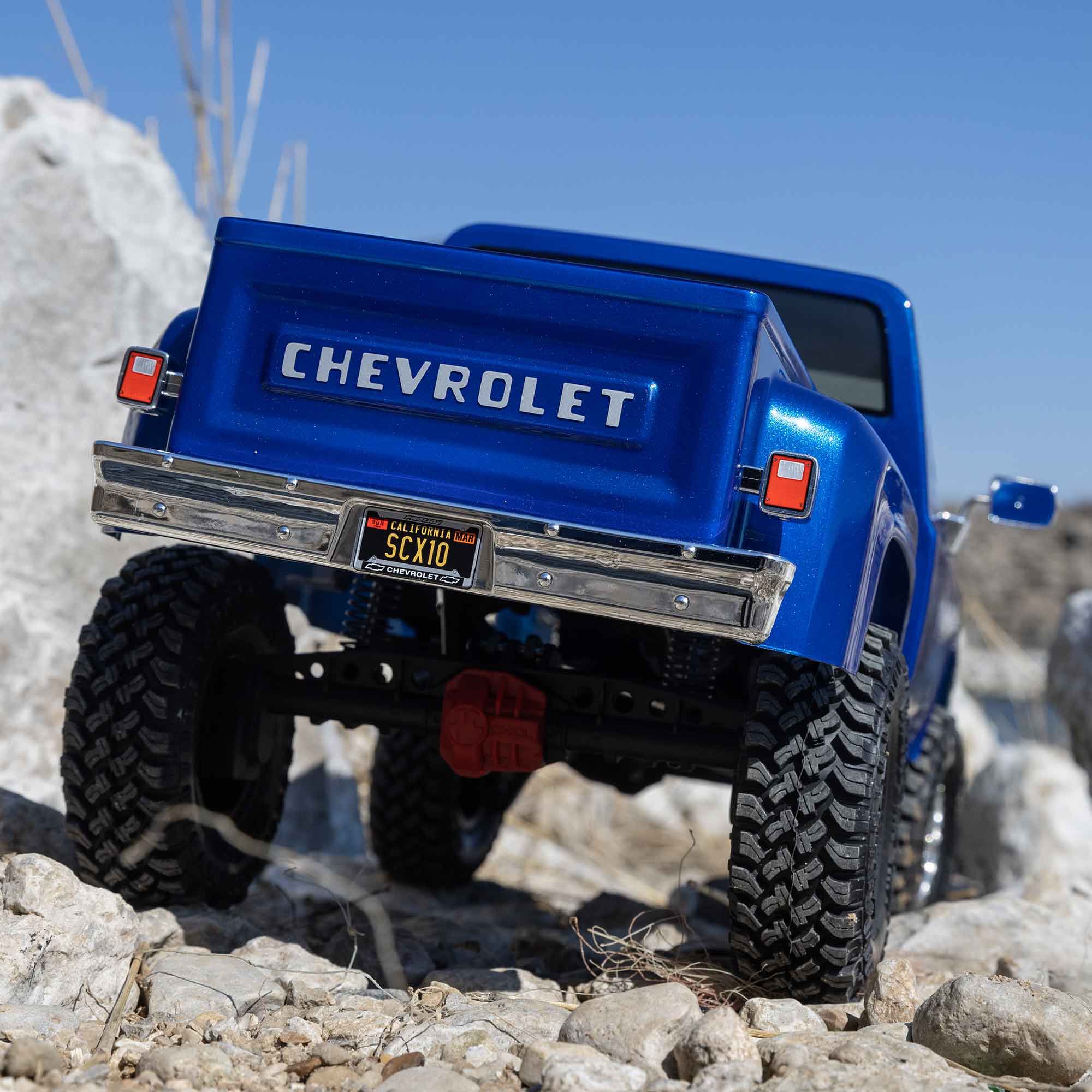 Axial 1/10 SCX10 III Base Camp 1982 Chevrolet K10 4X4 RTR Brushed Rock Crawler, Blue