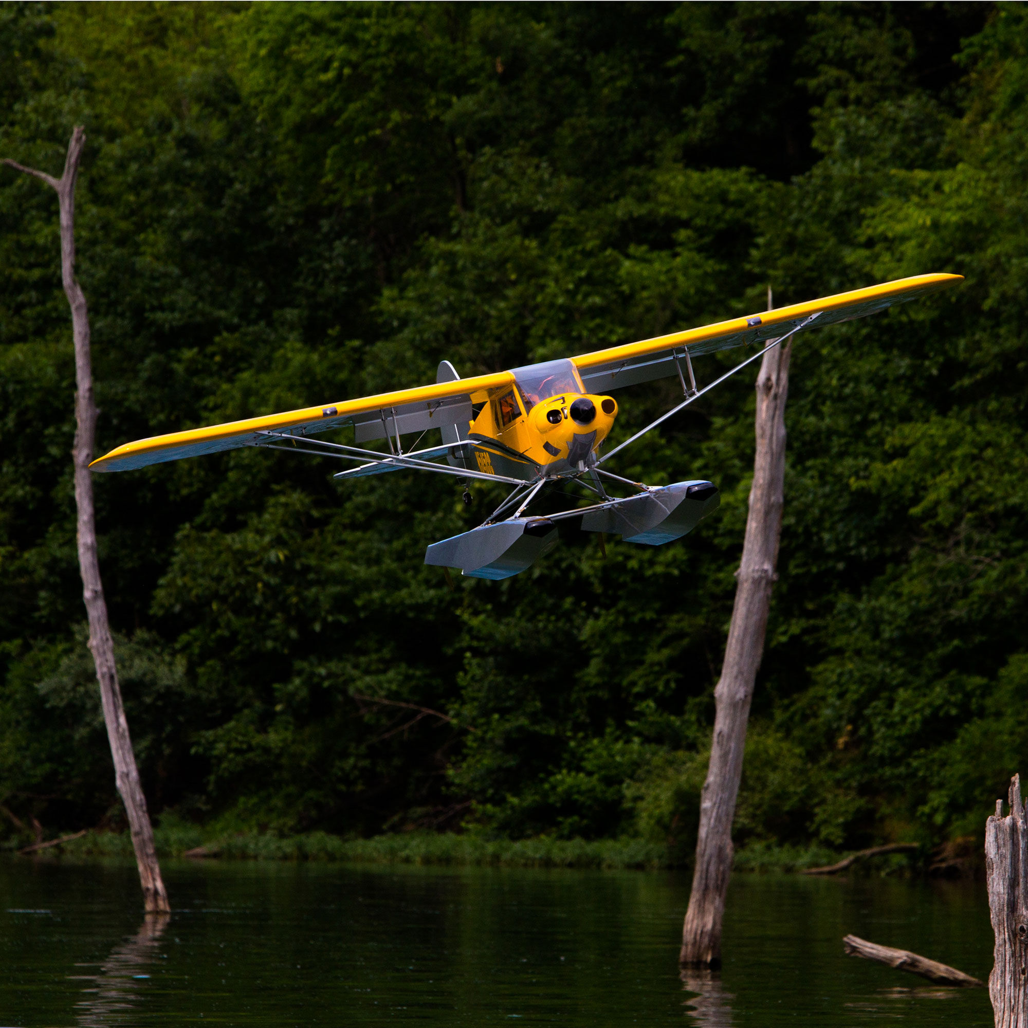 Hangar 9 Carbon Cub 15cc ARF, 90"