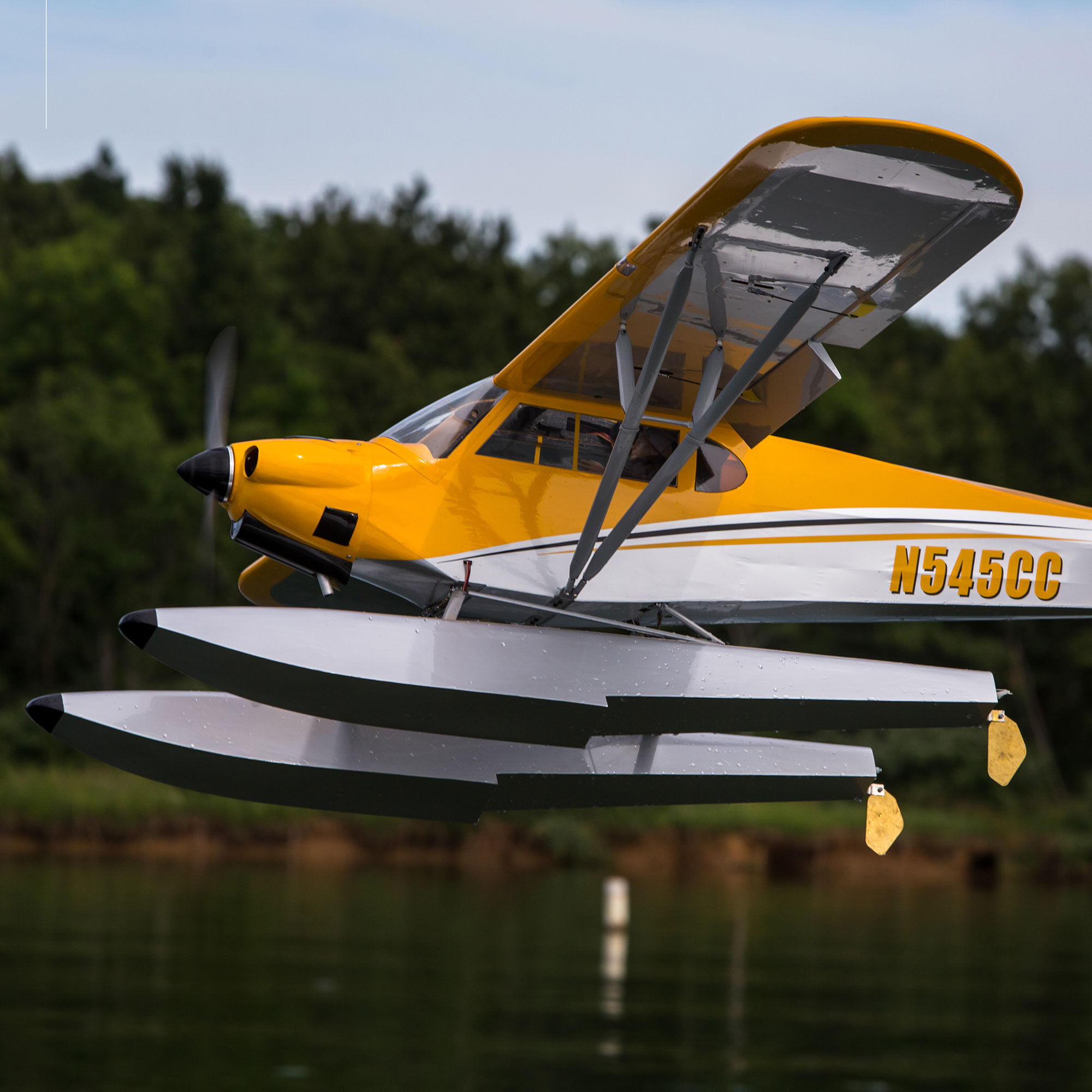 Hangar 9 Carbon Cub 15cc ARF, 90"
