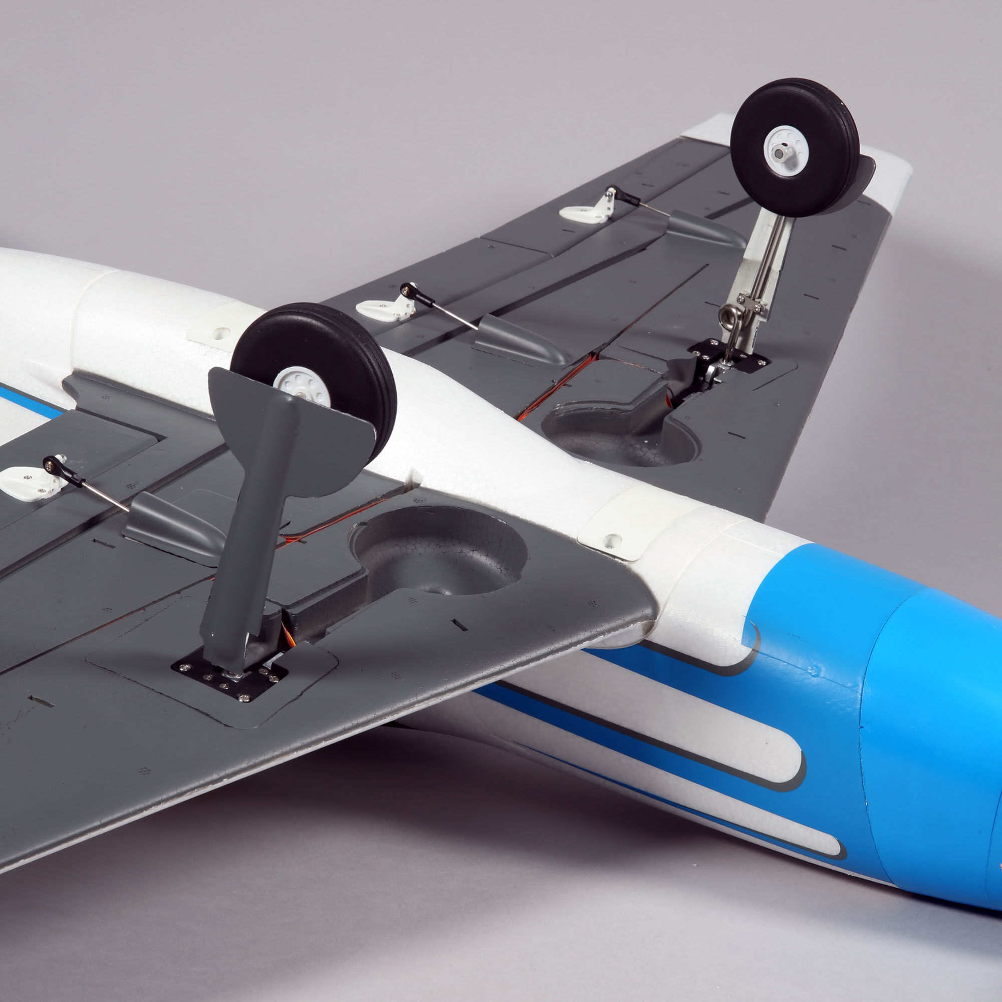 E-flite V1200 1.2m BNF Basic with Smart, AS3X and SAFE Select