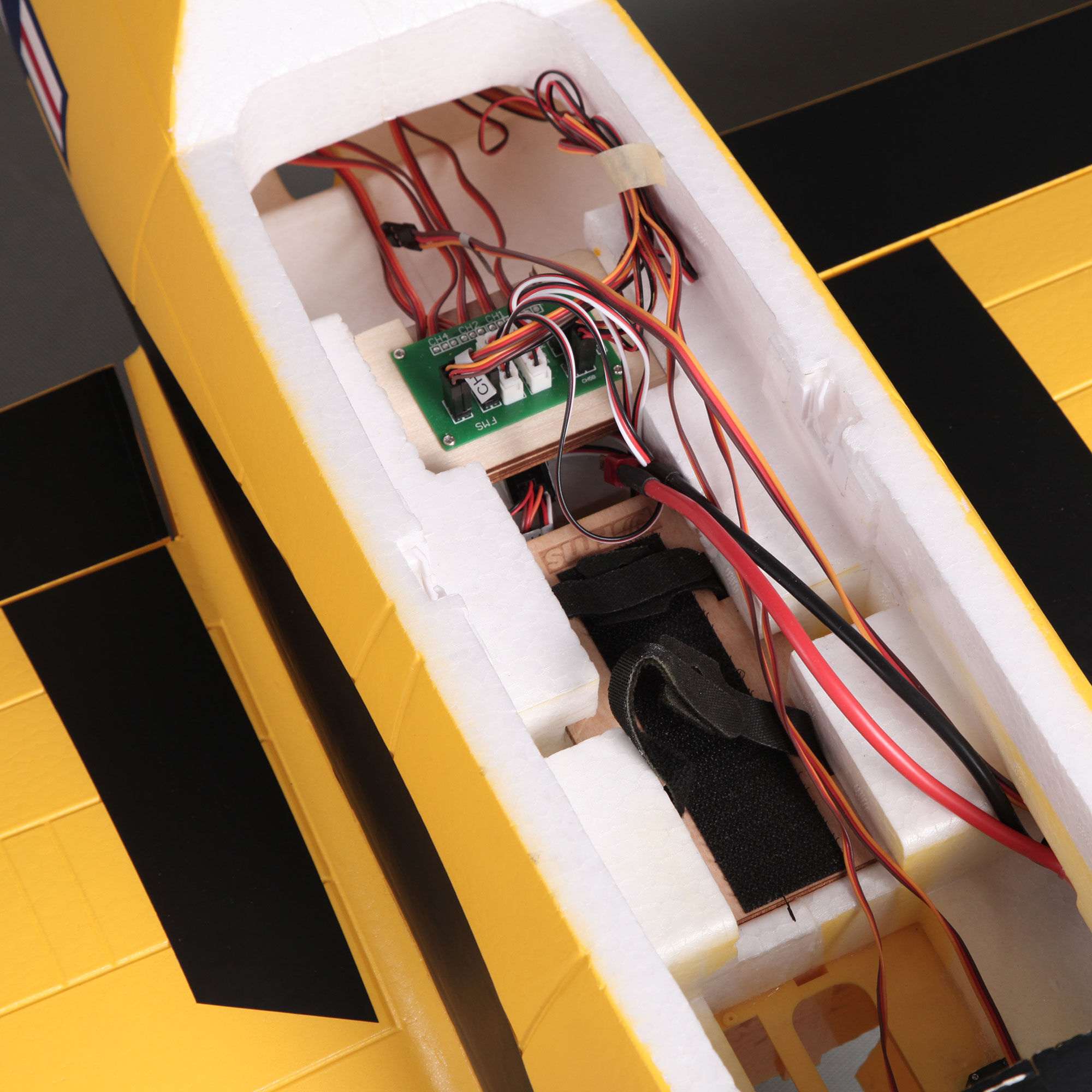 FMS T-28D Trojan V4 Yellow PNP, 1400mm