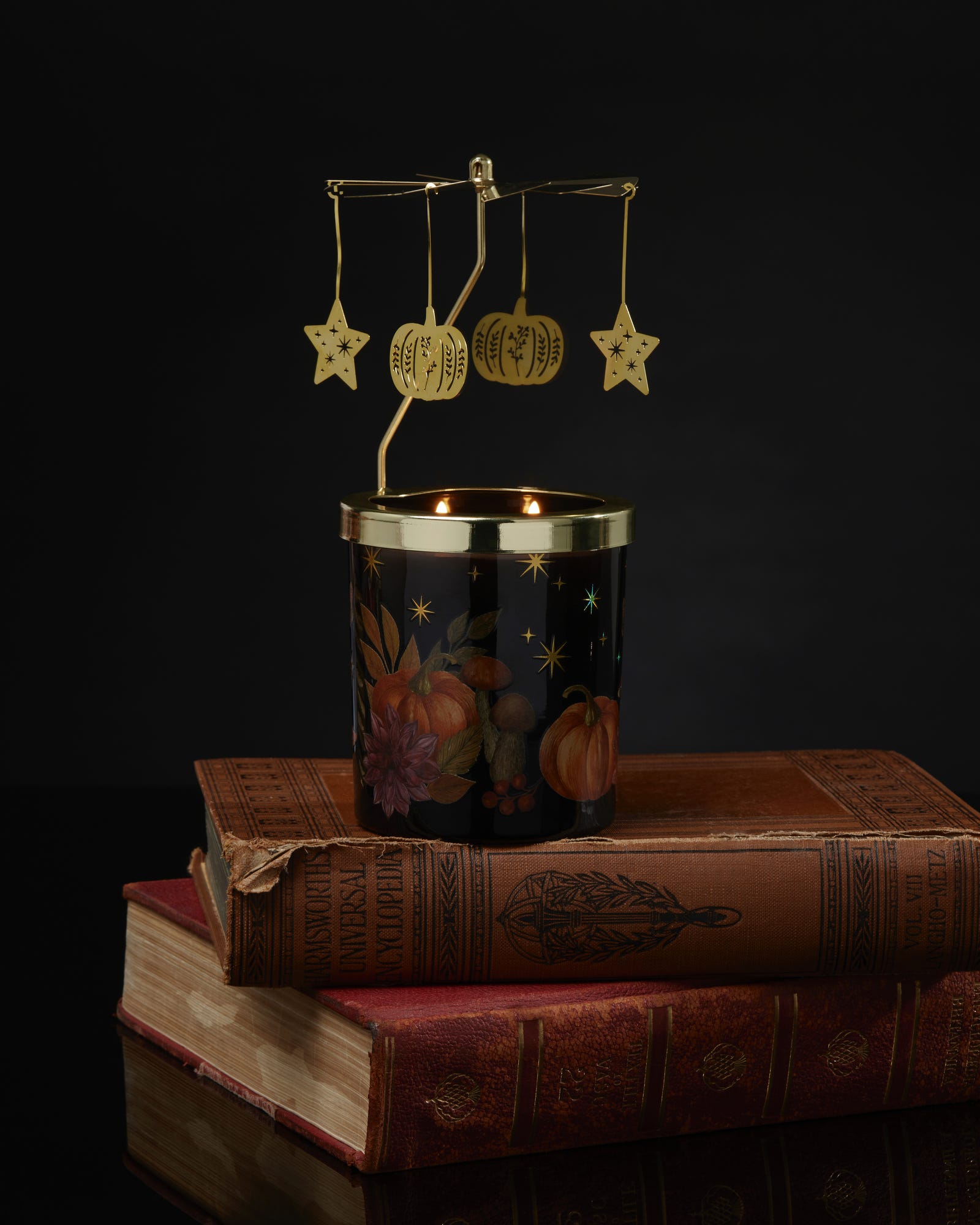 Purrfect Pumpkin Soy Blend Scented Candle 330g with Pumpkin and Star Ornaments