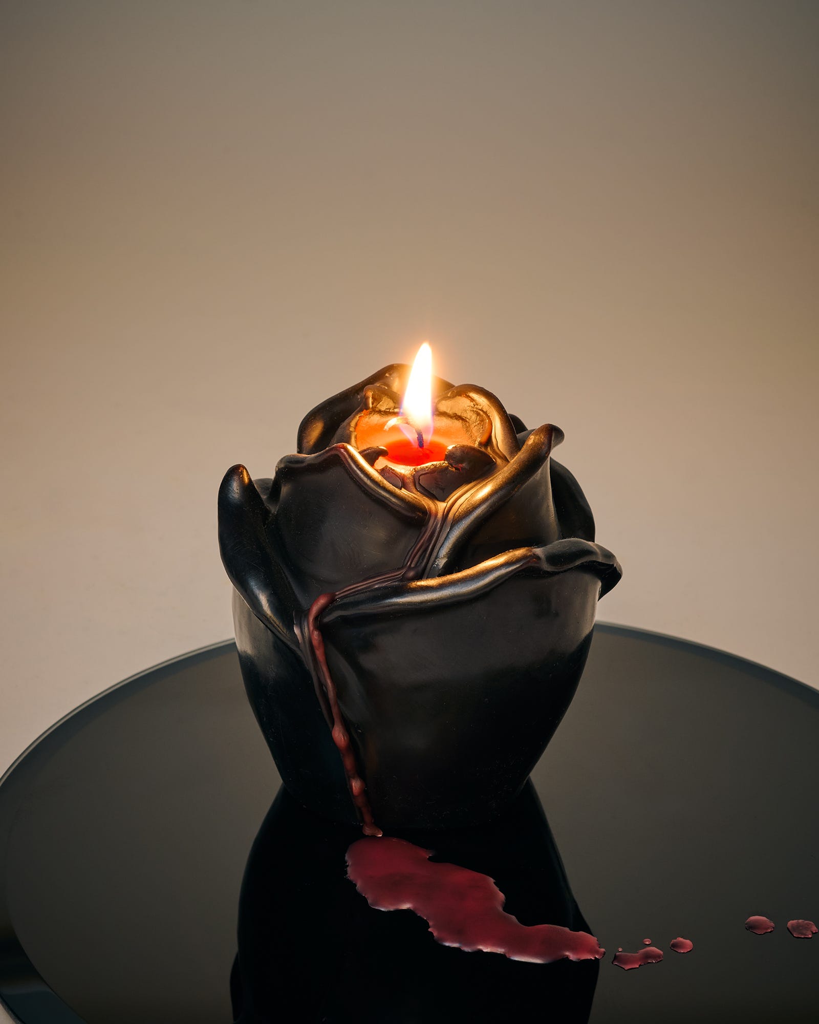 Bleeding Roses Unscented Candle Duo Black & Red 2 x 210g