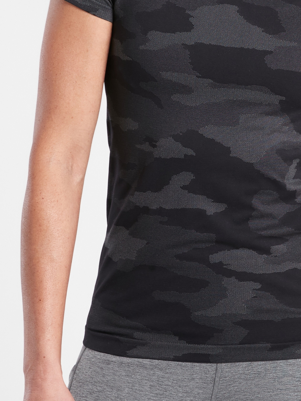 Momentum Seamless Camo Tee