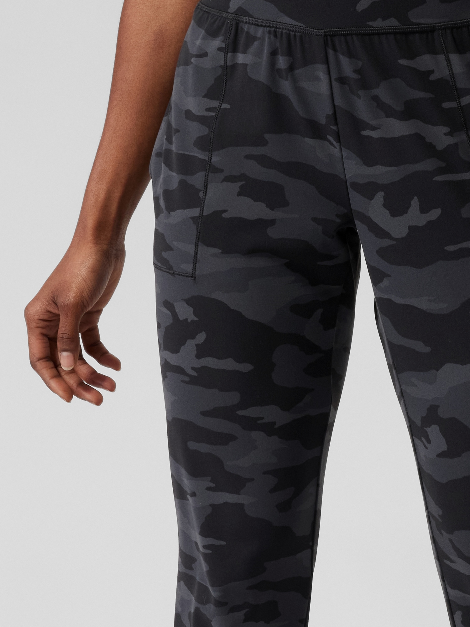 Salutation Jogger Camo