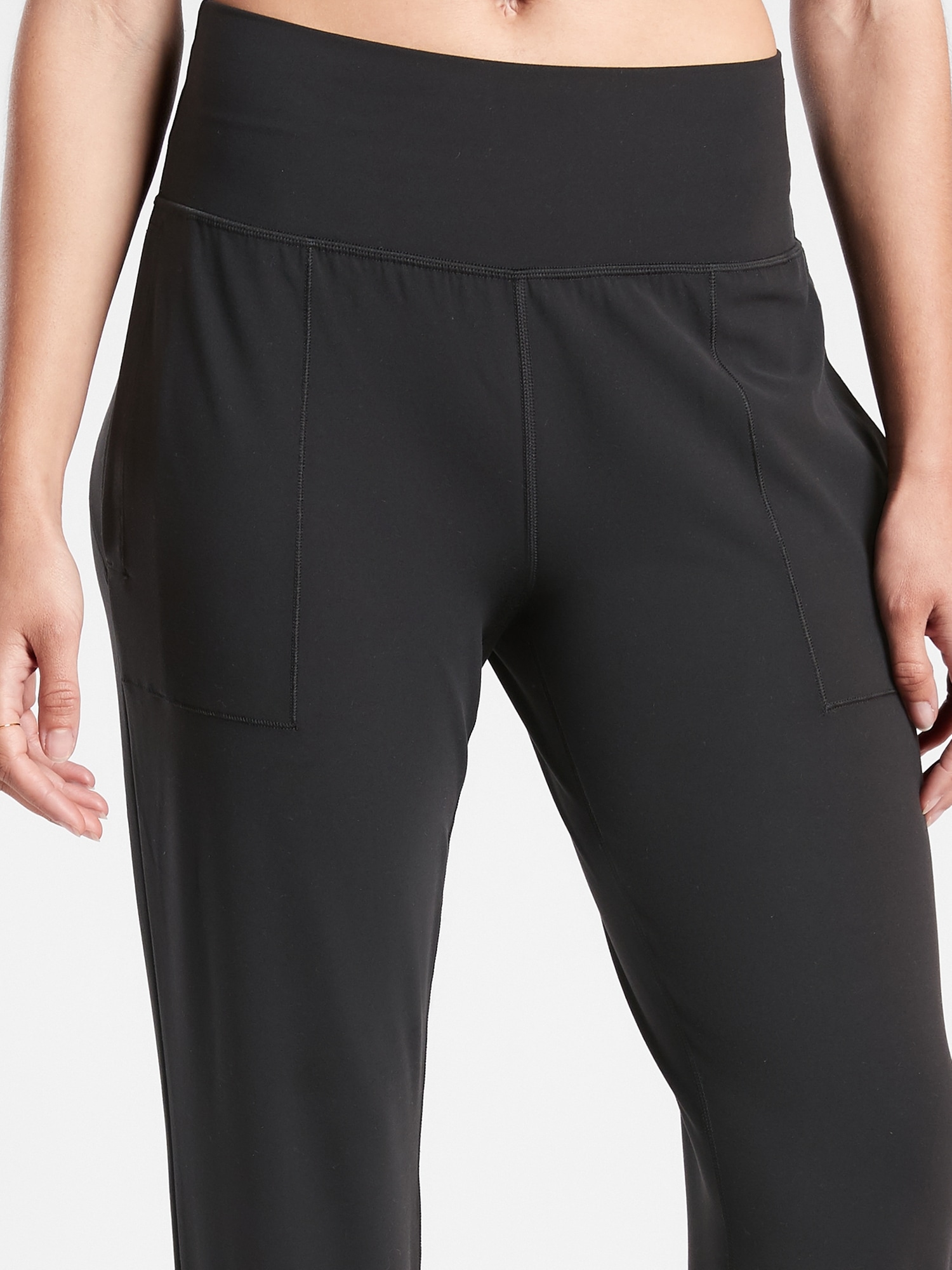 Salutation Crop Jogger