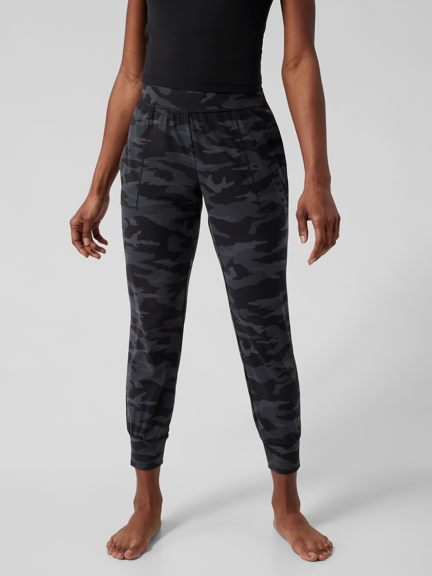 Salutation Jogger Camo