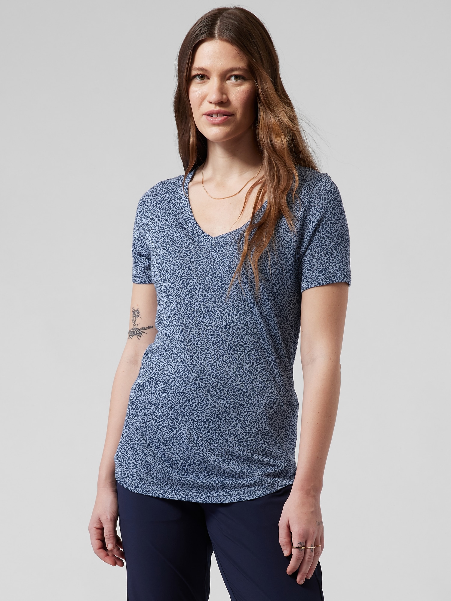 Breezy Scoop V Tee