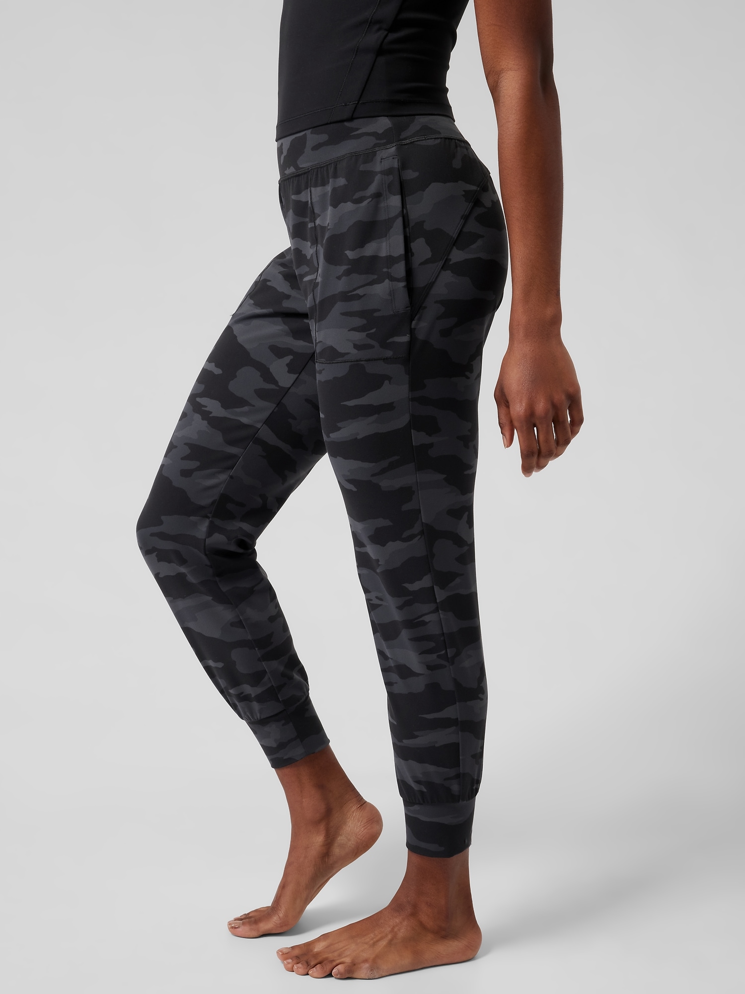 Salutation Jogger Camo