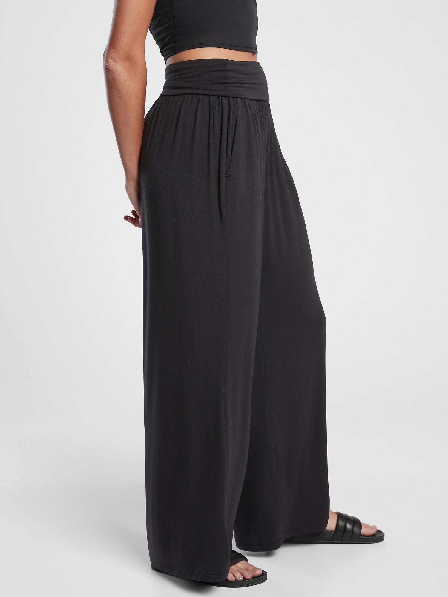 Studio Wide Leg Pant