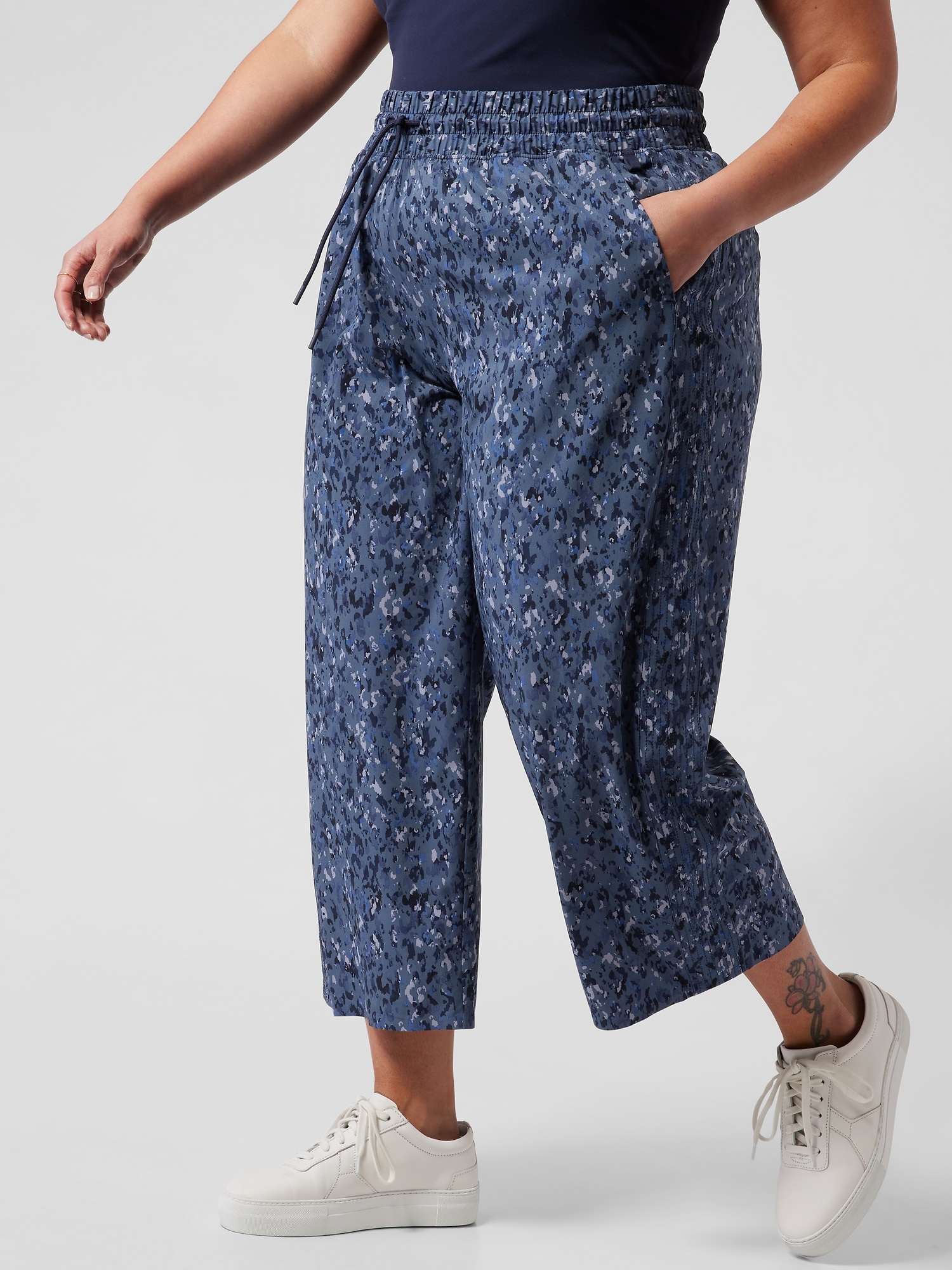 Avenue Wide Leg Crop Pant