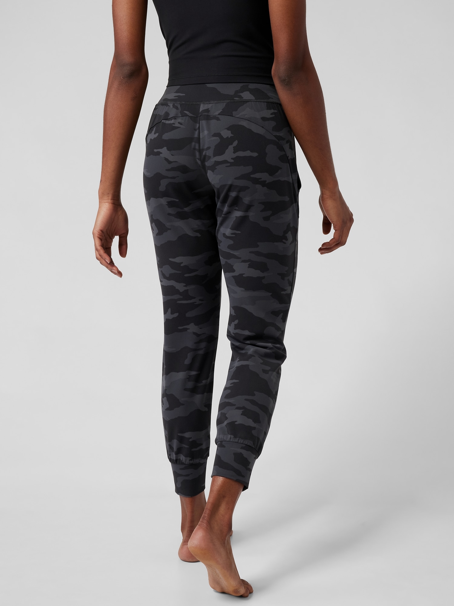 Salutation Jogger Camo