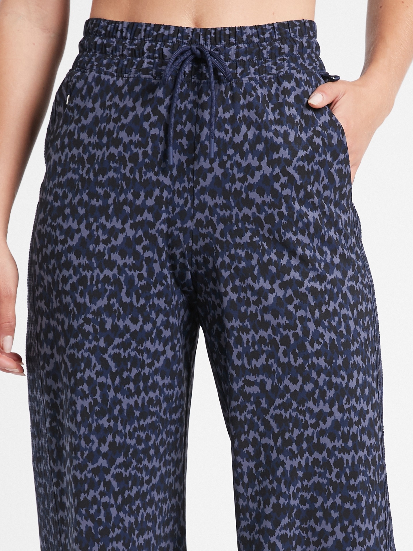 Avenue Wide Leg Crop Pant