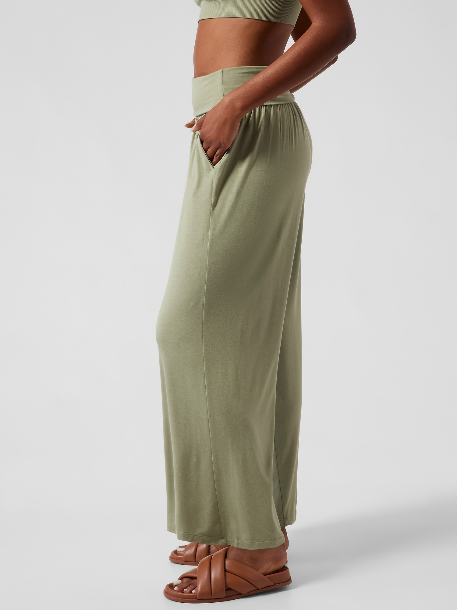 Studio Wide Leg Pant