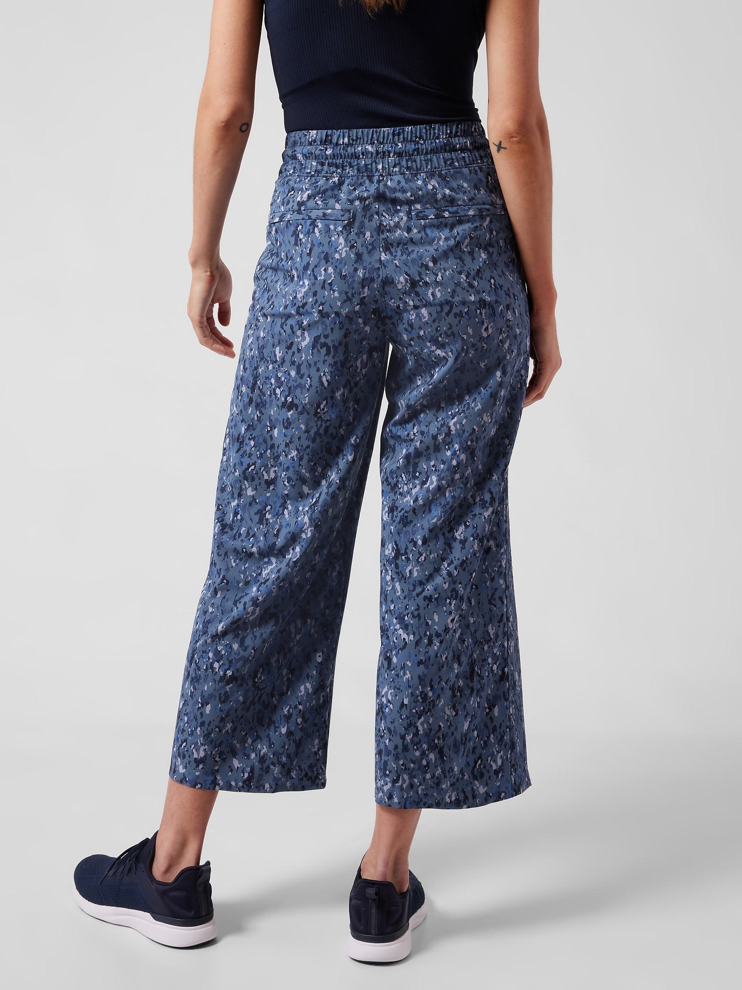 Avenue Wide Leg Crop Pant