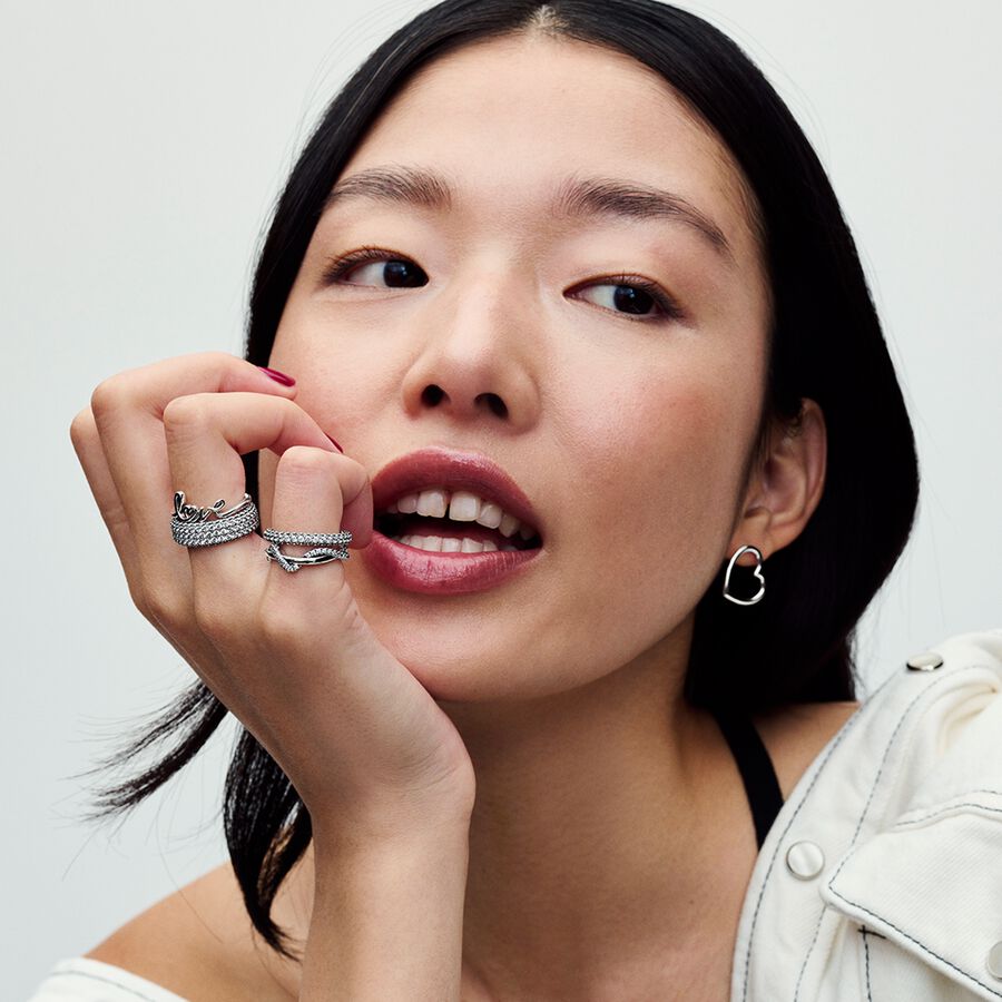 Front-facing Heart Stud Earrings