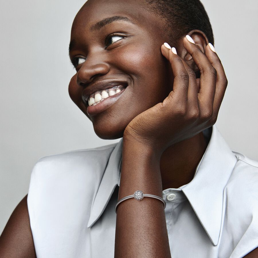 Sparkling Pav&eacute; Round Charm