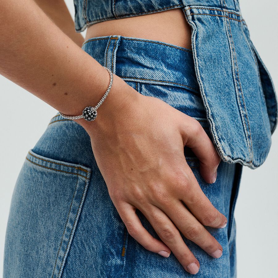 Sparkling Pav&eacute; Round Black Charm