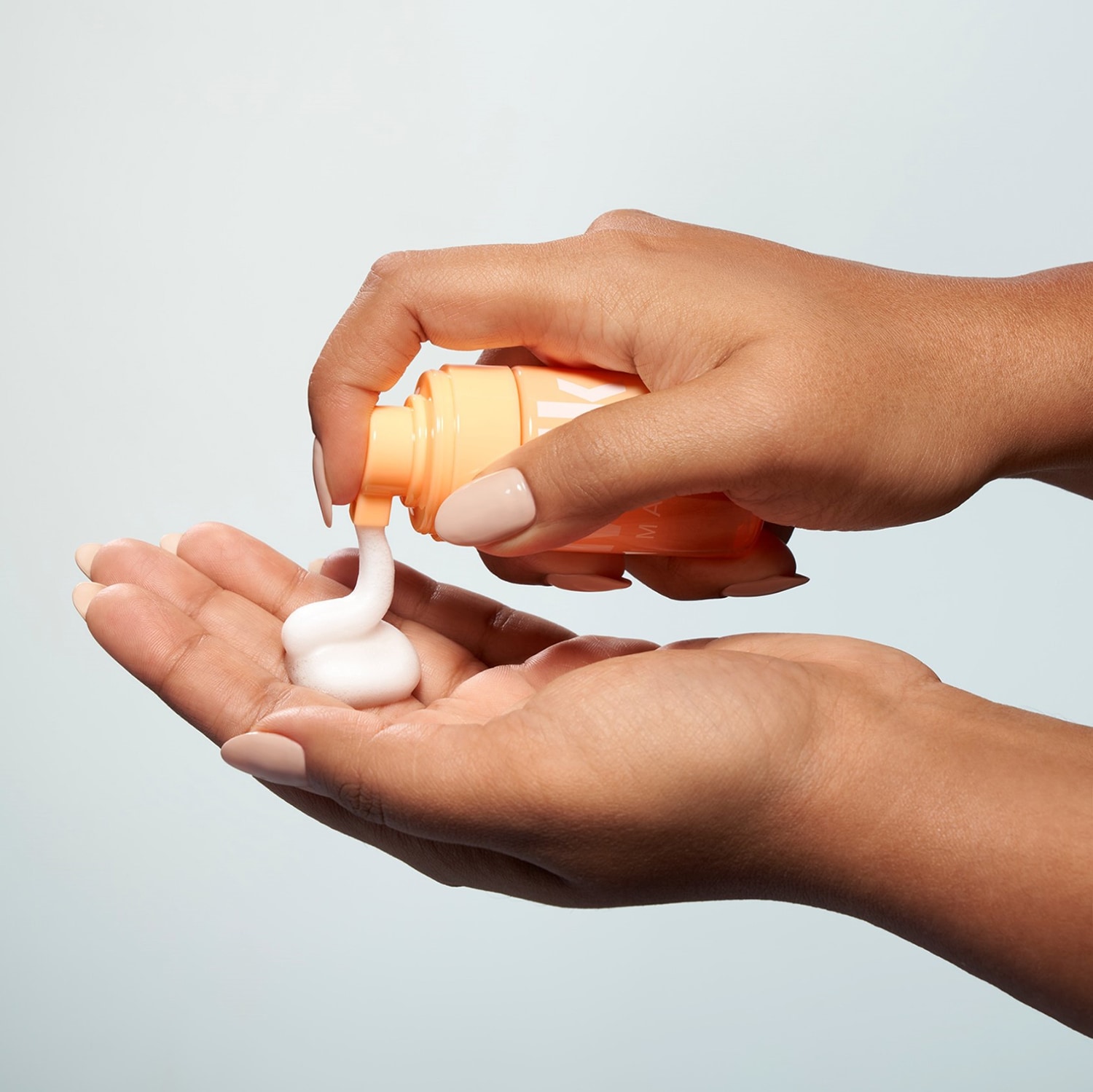 Cloud Glow Primer - Base de maquillaje iluminadora en espuma