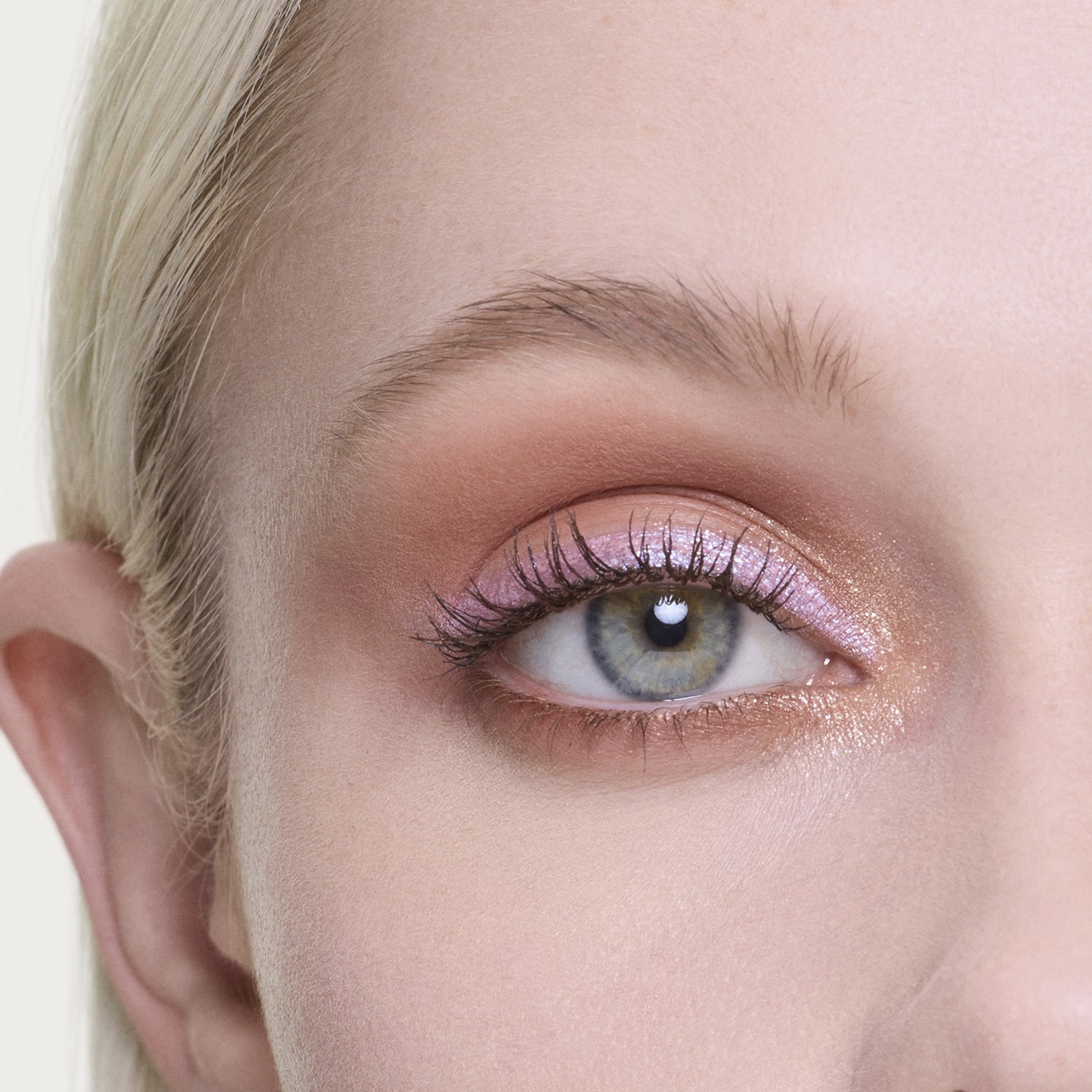 9 EYESHADOW PALETTE  - Paleta de 9 sombras de ojos mate e iridiscentes