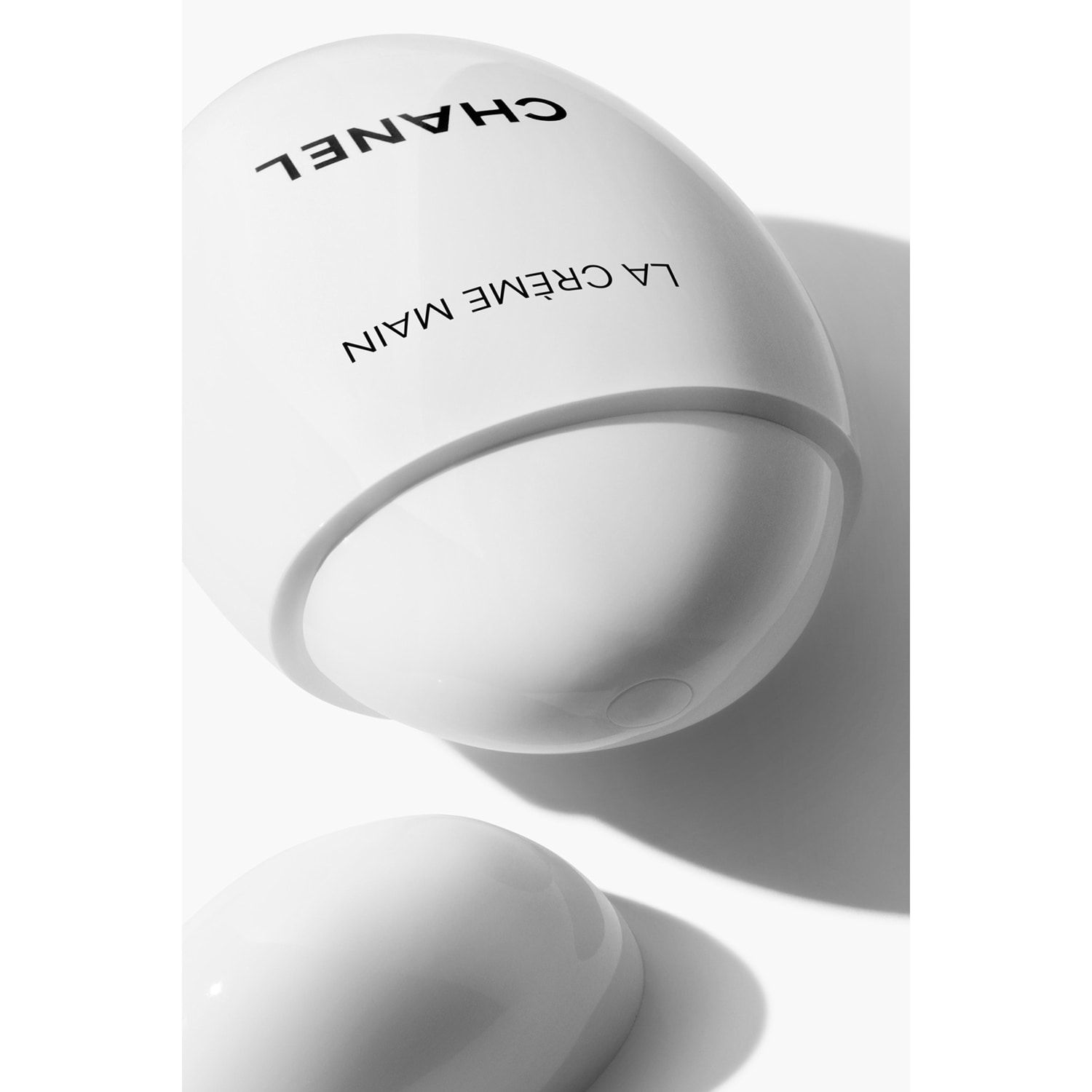 LA CR&Egrave;ME MAIN - Nutre-Suaviza-Ilumina