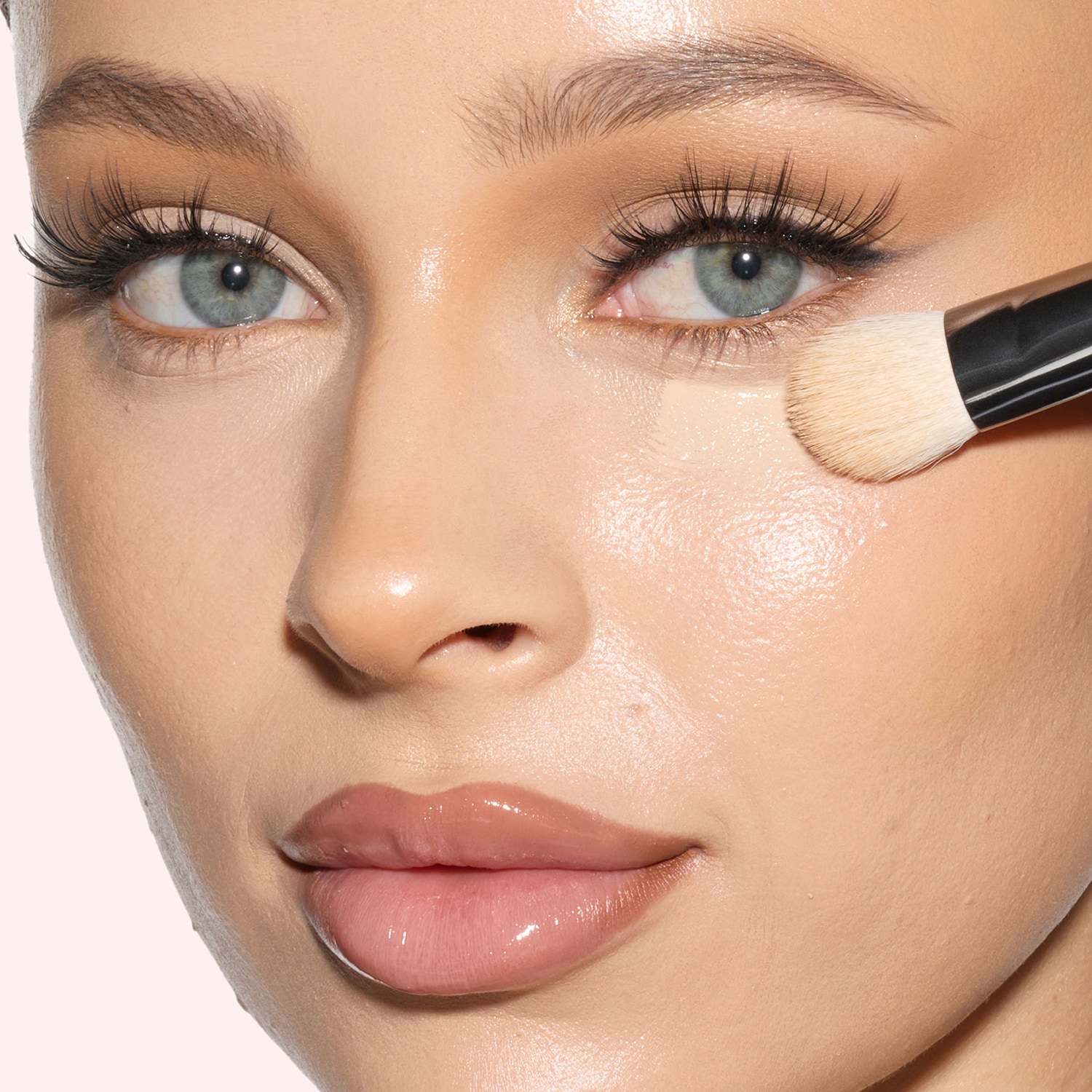Undereye Buff Brush - Brocha para Corrector de Ojeras