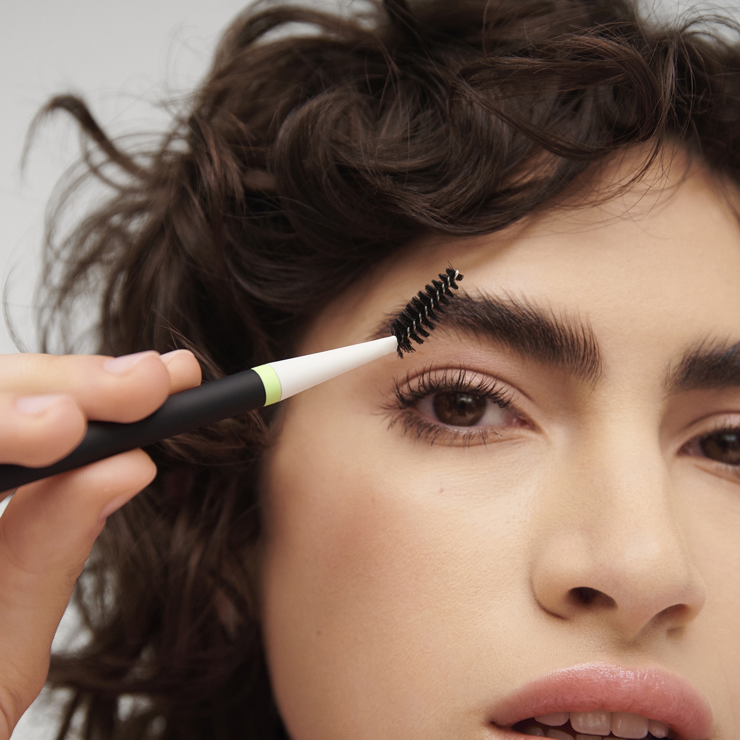 12 Pincel de Cejas - Aplicaci&oacute;n intuitiva, acabado perfecto