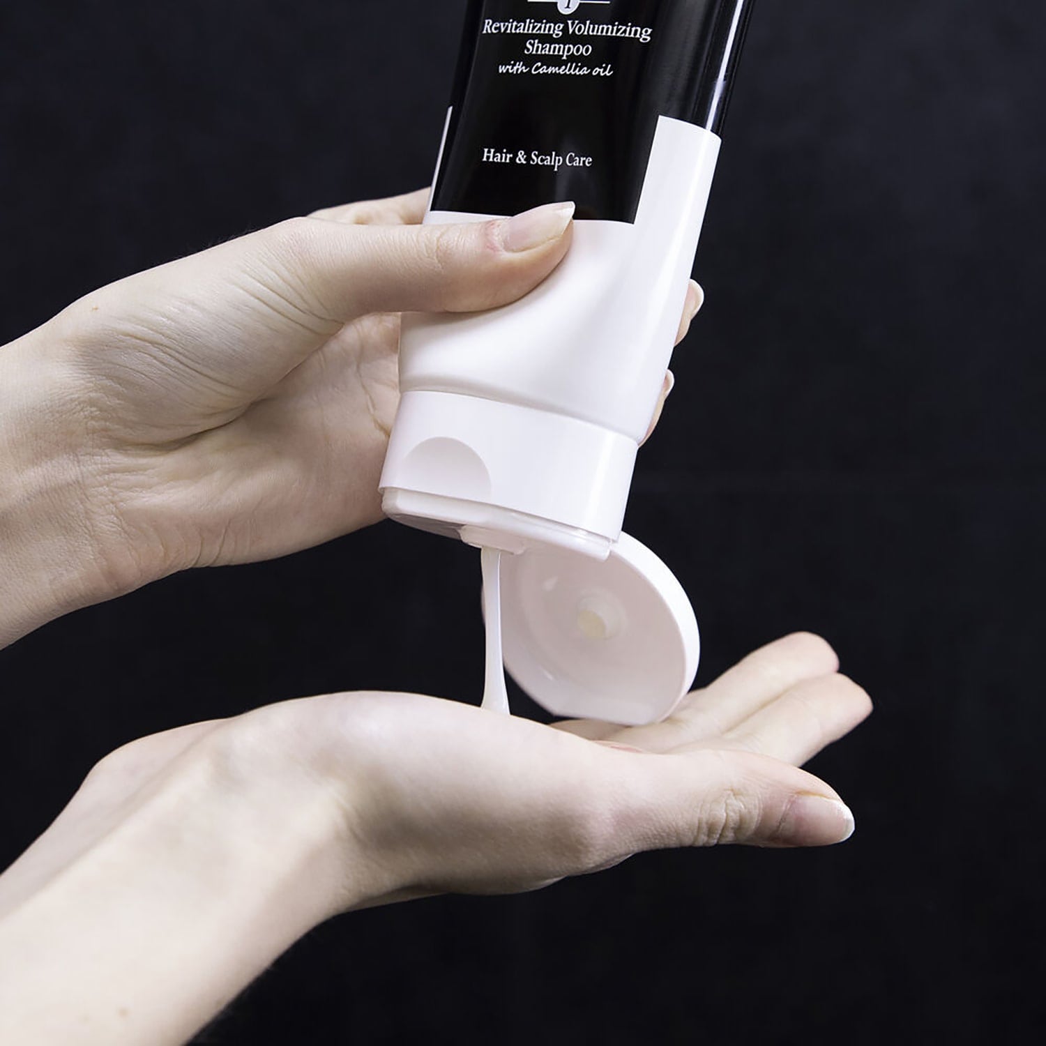 Soin Lavant Revitalisant Volumateur &agrave; l'huile de Cam&eacute;lia - Champ&uacute;