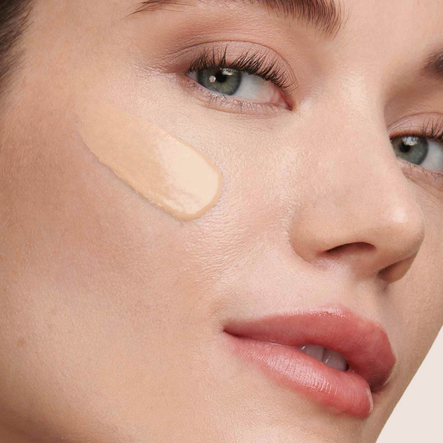 Luminous Silk - Base De Maquillaje Ligera Con Acabado Luminoso