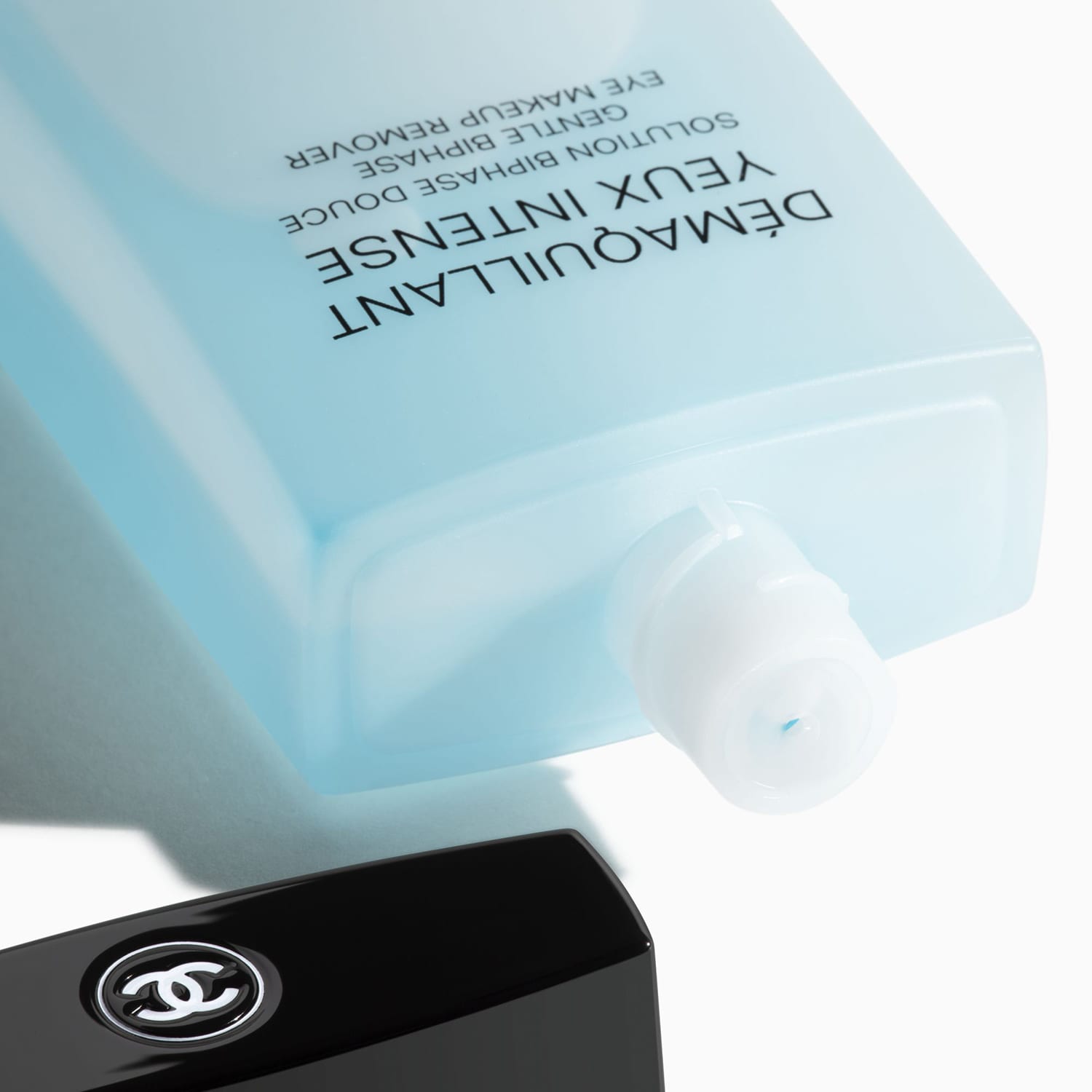 D&Eacute;MAQUILLANT YEUX INTENSE - Soluci&oacute;n Bif&aacute;sica Desmaquillante De Ojos