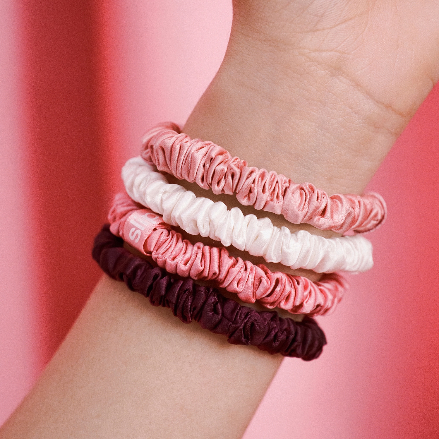Pure Silk Skinny Scrunchie Ornament - 4 coleteros