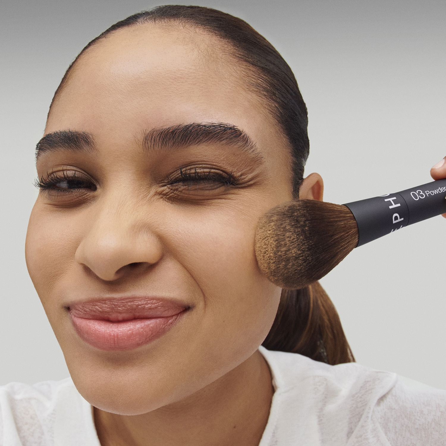 03 Brocha Para Polvos - Aplicaci&oacute;n intuitiva, acabado perfecto