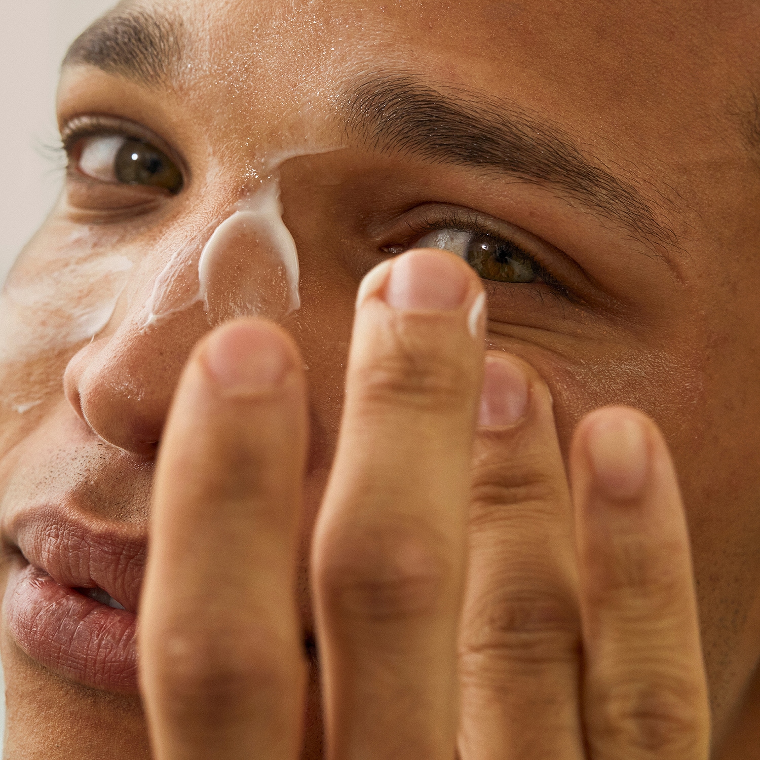 Instant Reset - Crema de noche en gel con &aacute;cido hialur&oacute;nico