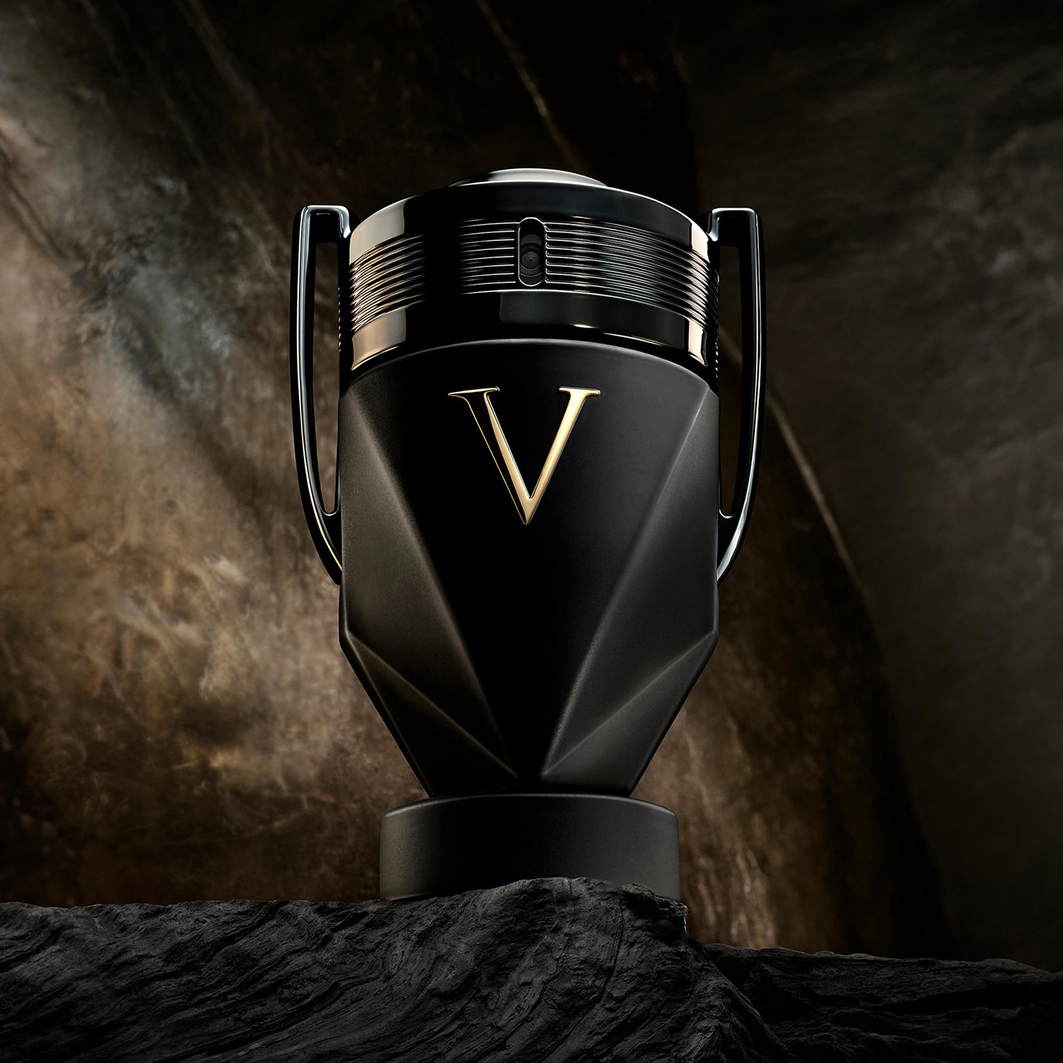 Invictus Victory Absolu - amaderado y especiado