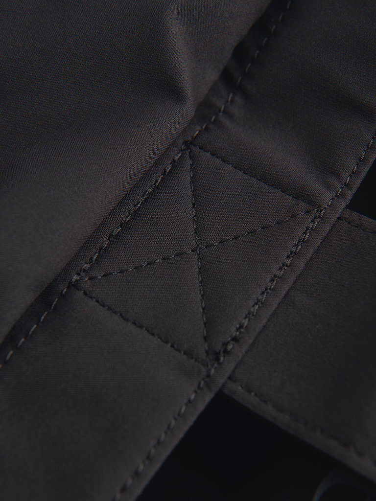 CLOUDBURST TOTE BAG 38L (050 BLACK)