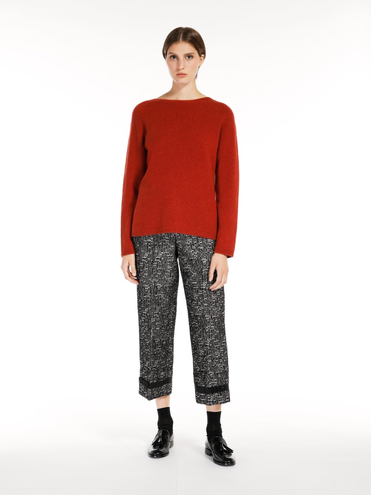 Wool and cashmere yarn sweater