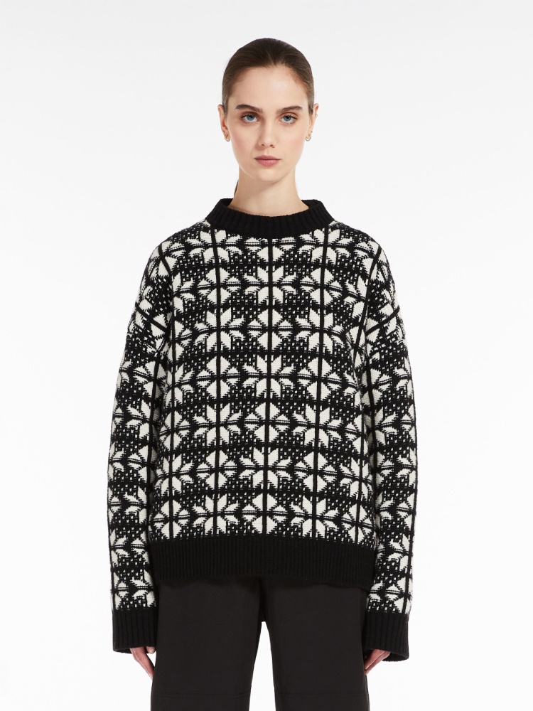 Jacquard wool yarn sweater