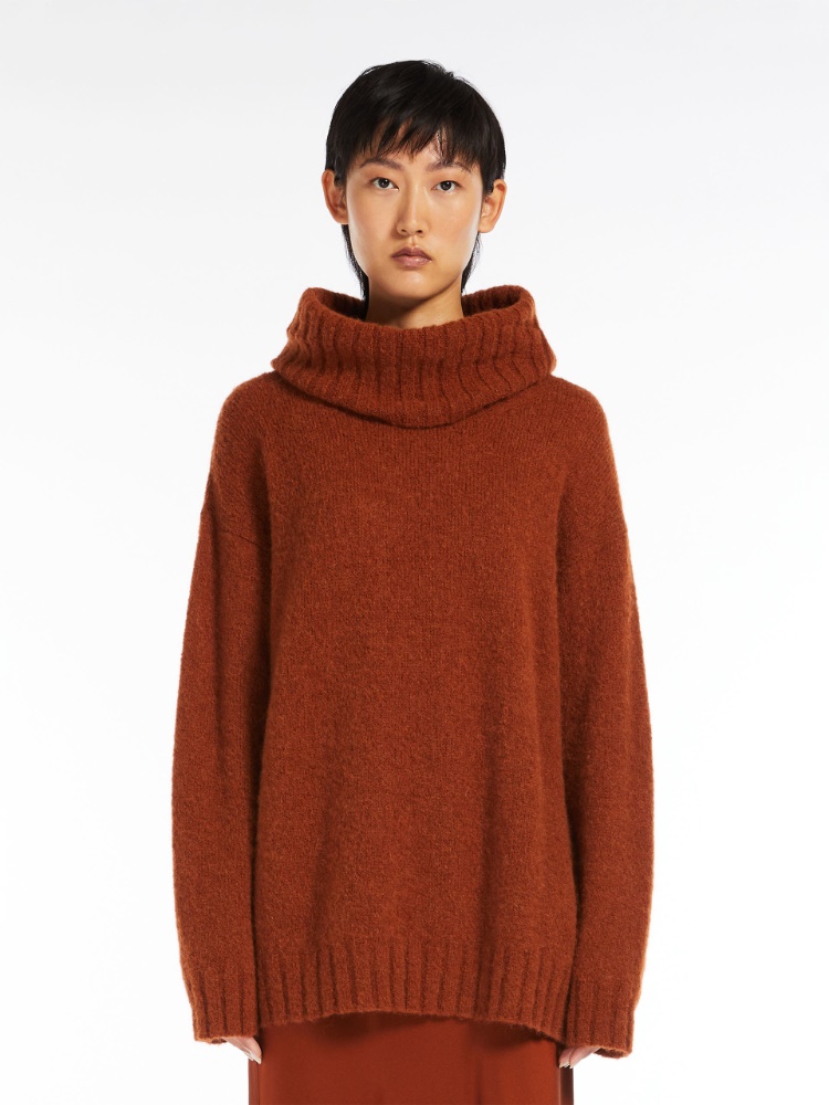 Oversized alpaca and mohair yarn jumper