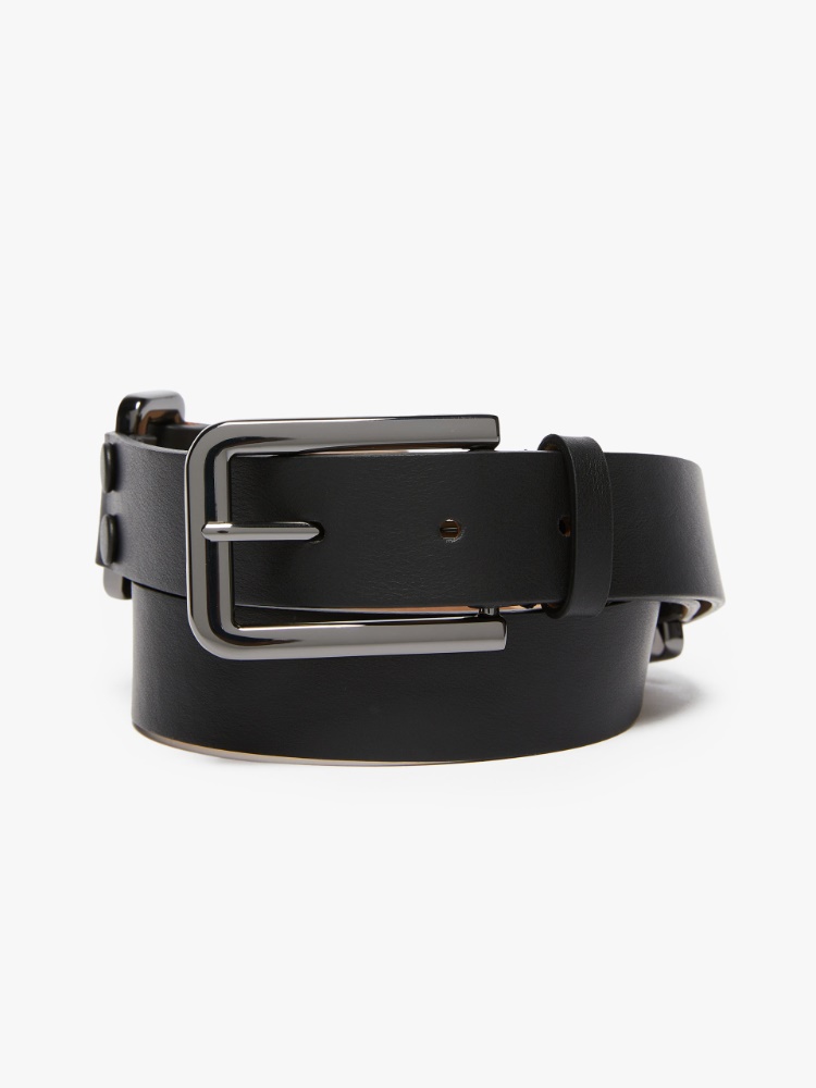 Leather belt with metallic rings