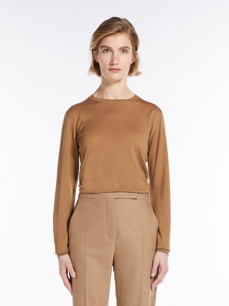 Lightweight wool jumper