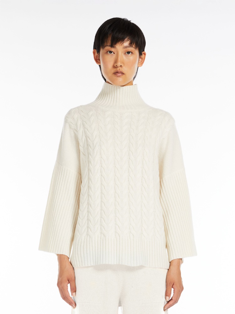Loose cashmere jumper