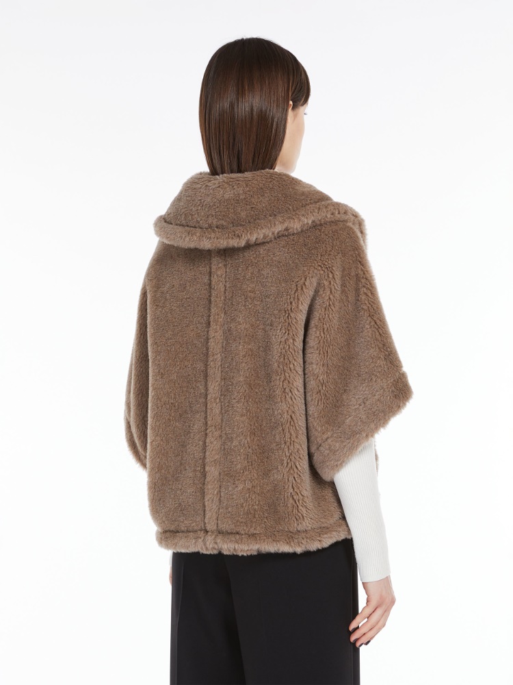 Teddy fabric boxy cape