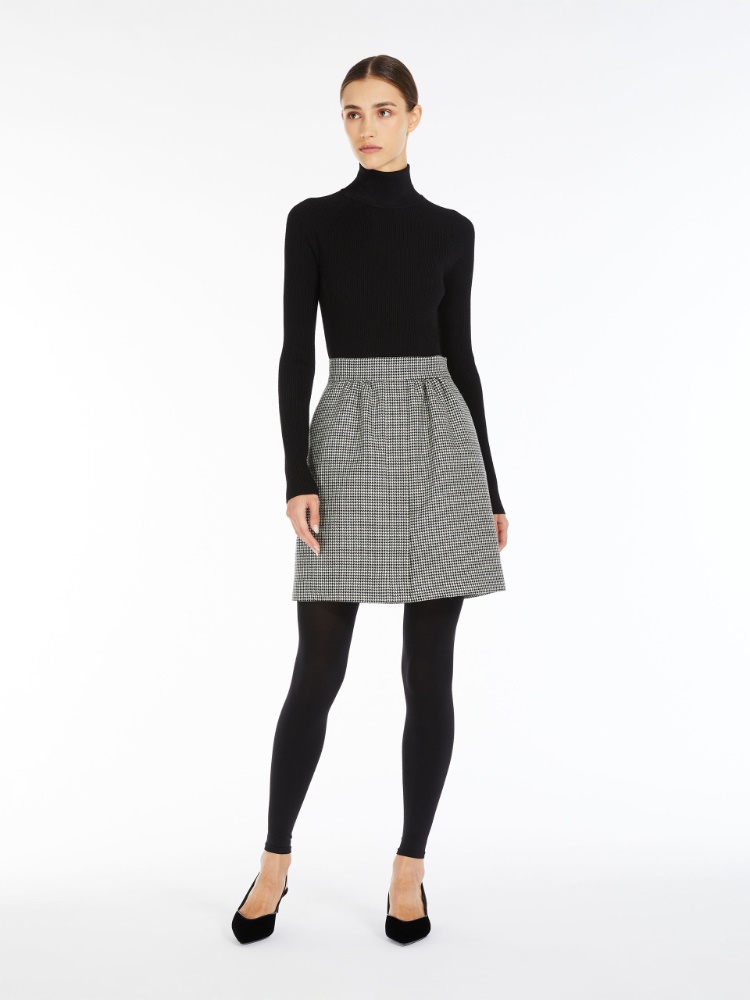 Pencil skirt in patterned wool