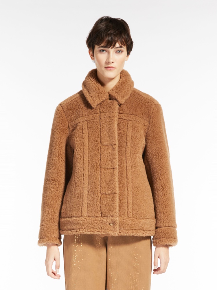 Short jacket in Teddy fabric