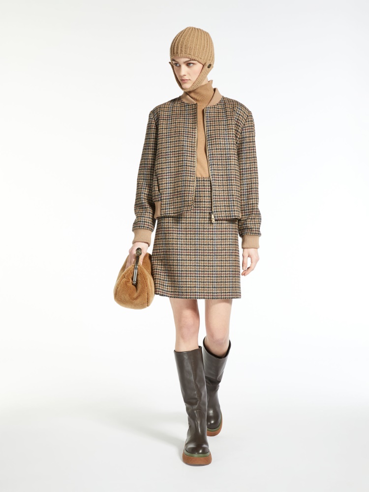 Silk and wool yarn sweater