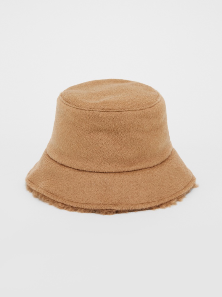 Reversible Teddy fabric and camel colour hat